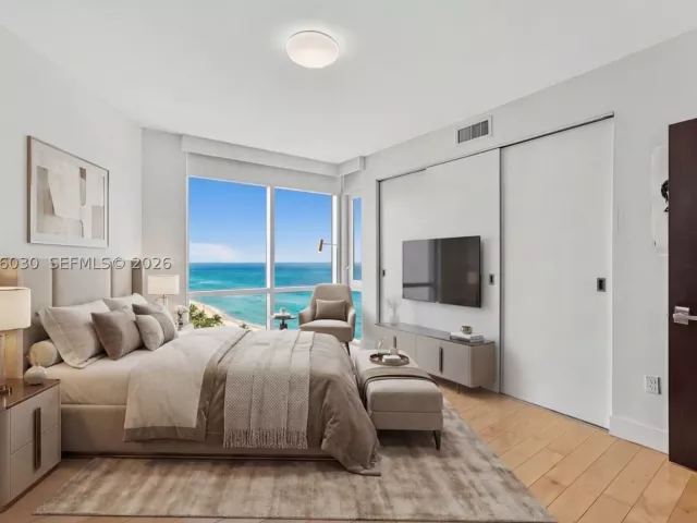 4-bedroom condo for sale in Hollywood - 3951 S Ocean Dr 1803 - MondialRealty