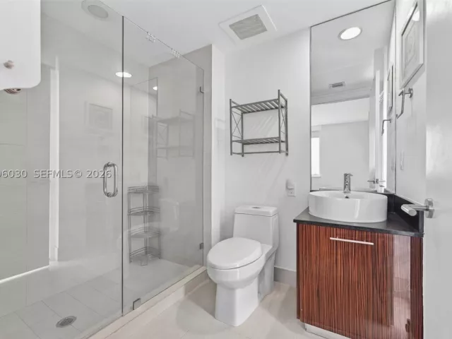 4-bedroom condo for sale in Hollywood - 3951 S Ocean Dr 1803 - MondialRealty