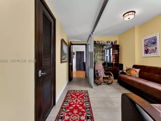 4-bedroom condo for sale in Hollywood - 3951 S Ocean Dr 1803 - MondialRealty