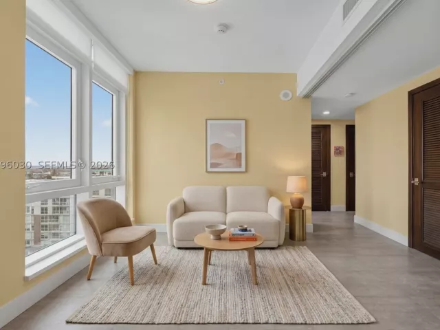 4-bedroom condo for sale in Hollywood - 3951 S Ocean Dr 1803 - MondialRealty