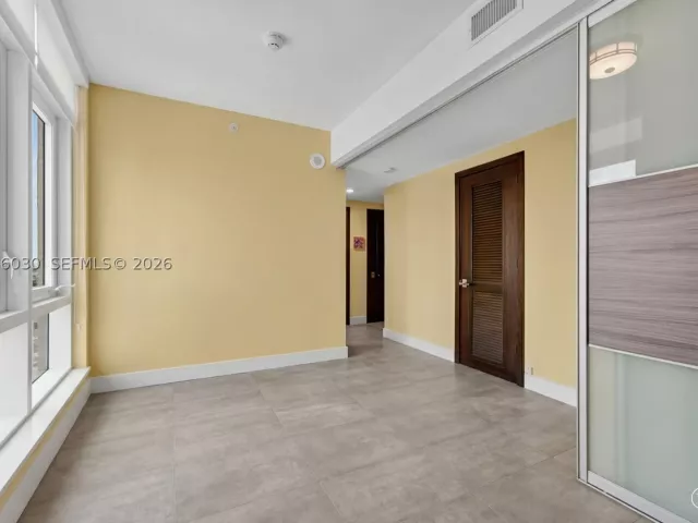 4-bedroom condo for sale in Hollywood - 3951 S Ocean Dr 1803 - MondialRealty