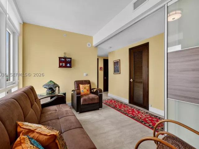 4-bedroom condo for sale in Hollywood - 3951 S Ocean Dr 1803 - MondialRealty