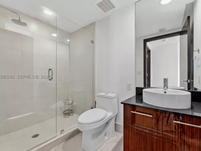 4-bedroom condo for sale in Hollywood - 3951 S Ocean Dr 1803 - MondialRealty