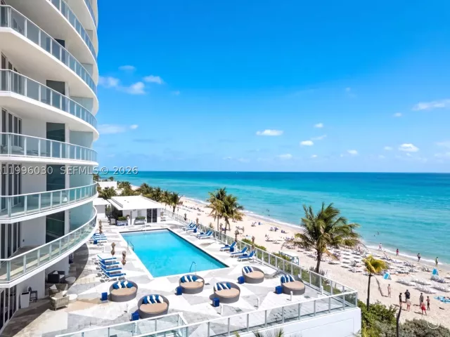 4-bedroom condo for sale in Hollywood - 3951 S Ocean Dr 1803 - MondialRealty