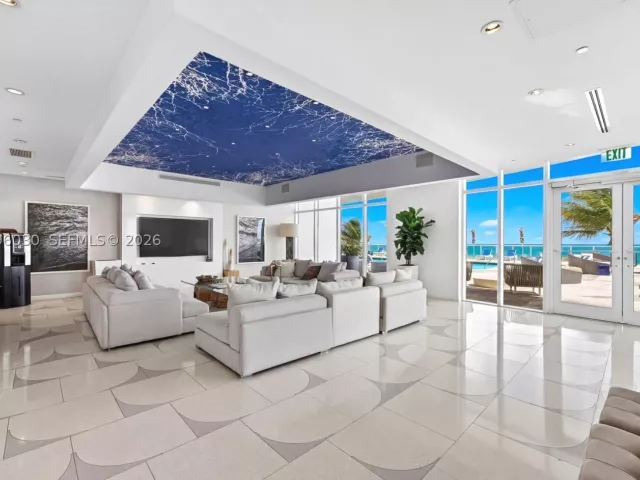 4-bedroom condo for sale in Hollywood - 3951 S Ocean Dr 1803 - MondialRealty