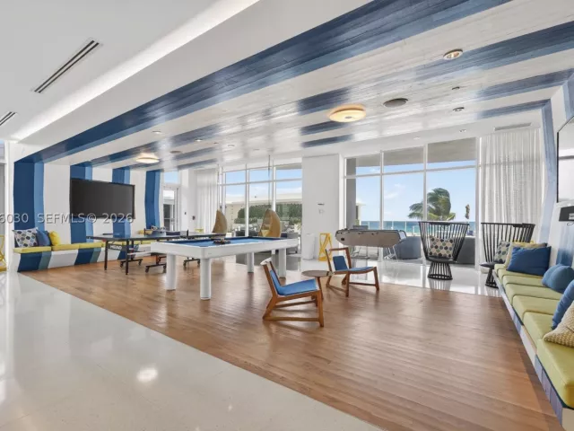 4-bedroom condo for sale in Hollywood - 3951 S Ocean Dr 1803 - MondialRealty
