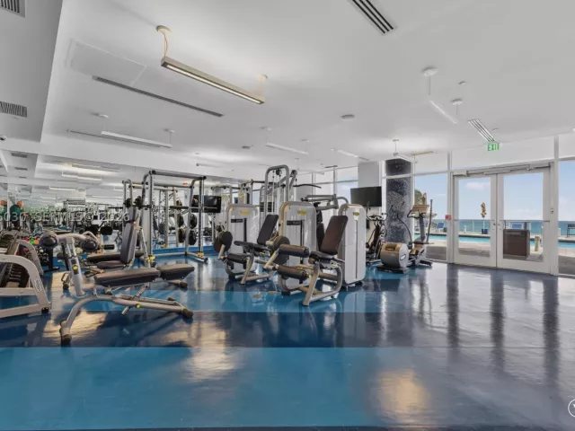 4-bedroom condo for sale in Hollywood - 3951 S Ocean Dr 1803 - MondialRealty