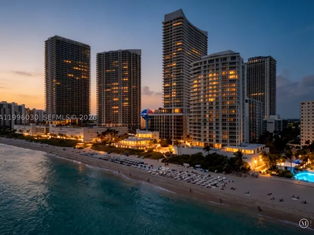 4-bedroom condo for sale in Hollywood - 3951 S Ocean Dr 1803 - MondialRealty