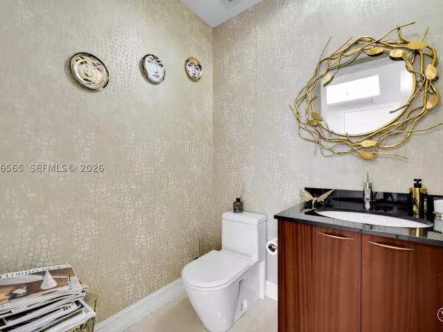 3-bedroom condo for rent in Sunny Isles Beach - 15901 Collins Ave 2104 - MondialRealty