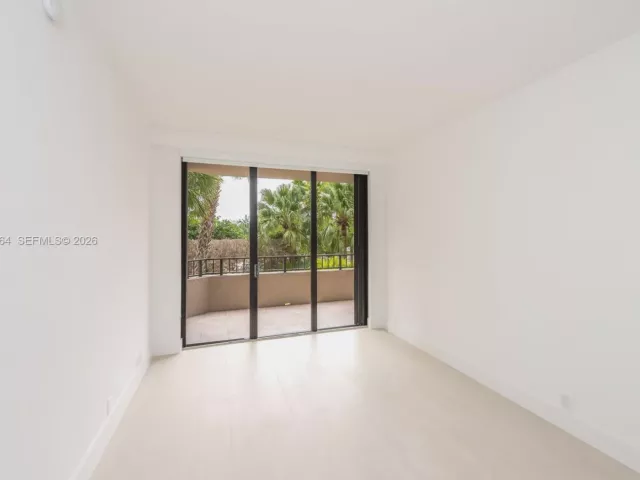 2-bedroom condo for sale in Key Biscayne - 151 Crandon Blvd 241 - MondialRealty