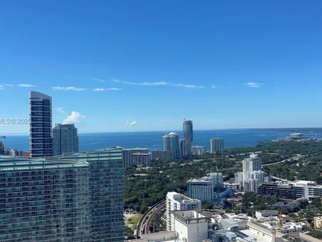 3-bedroom condo for rent in Miami - 55 SW 9th St 4406 - MondialRealty