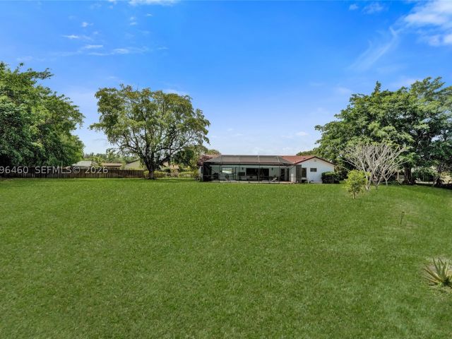 4-bedroom home for sale in Boca Raton - 18428 S 102nd Way S - MondialRealty