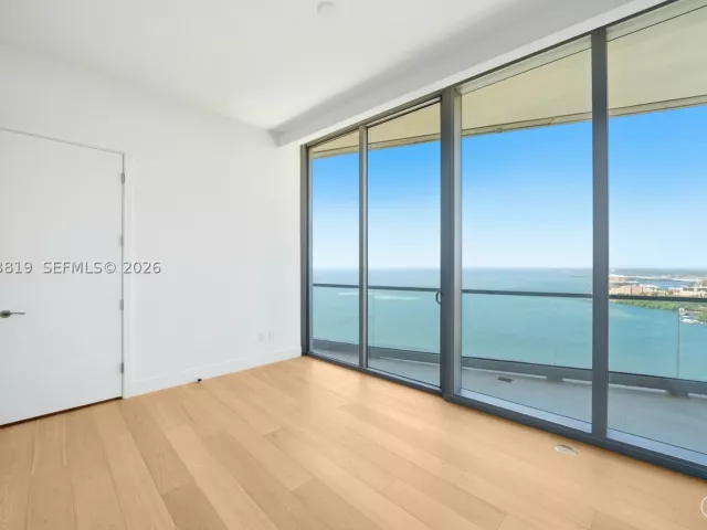 4-bedroom condo for sale in Miami - 175 SE 25th Road 3102 - MondialRealty