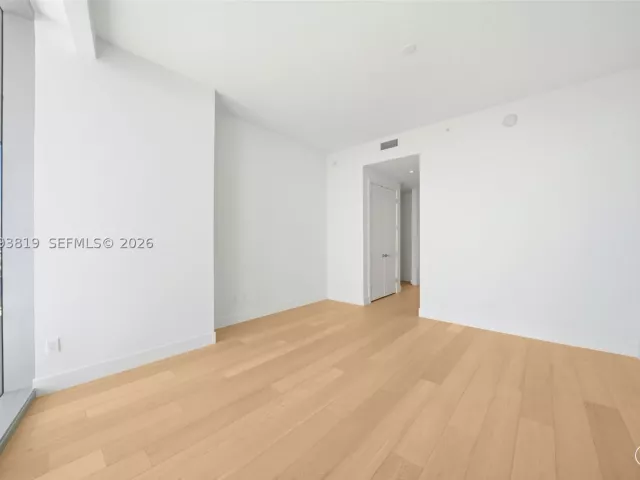 4-bedroom condo for sale in Miami - 175 SE 25th Road 3102 - MondialRealty