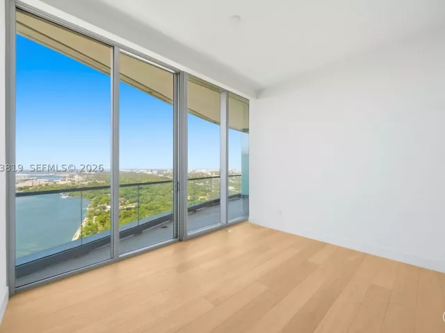 4-bedroom condo for sale in Miami - 175 SE 25th Road 3102 - MondialRealty
