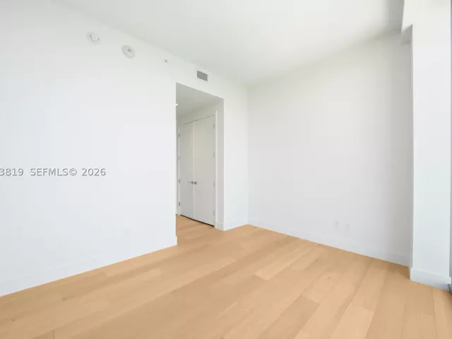 4-bedroom condo for sale in Miami - 175 SE 25th Road 3102 - MondialRealty