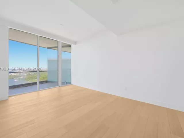 4-bedroom condo for sale in Miami - 175 SE 25th Road 3102 - MondialRealty