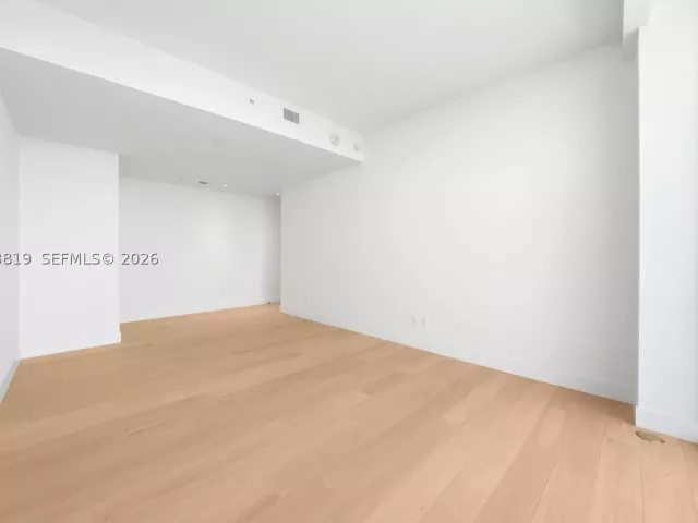 4-bedroom condo for sale in Miami - 175 SE 25th Road 3102 - MondialRealty