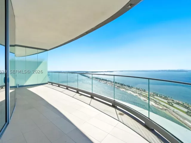 4-bedroom condo for sale in Miami - 175 SE 25th Road 3102 - MondialRealty