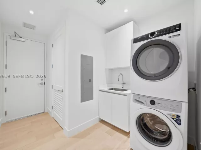 4-bedroom condo for sale in Miami - 175 SE 25th Road 3102 - MondialRealty