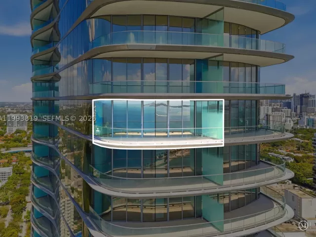 4-bedroom condo for sale in Miami - 175 SE 25th Road 3102 - MondialRealty