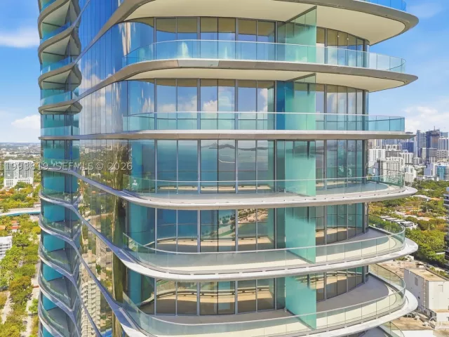 4-bedroom condo for sale in Miami - 175 SE 25th Road 3102 - MondialRealty
