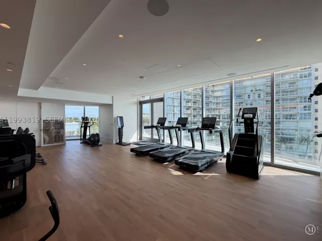 4-bedroom condo for sale in Miami - 175 SE 25th Road 3102 - MondialRealty