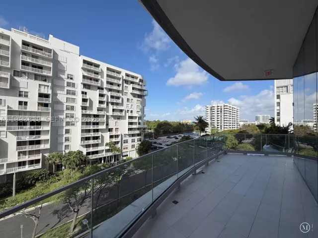 4-bedroom condo for sale in Miami - 175 SE 25th Road 3102 - MondialRealty