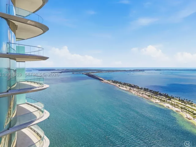 4-bedroom condo for sale in Miami - 175 SE 25th Road 3102 - MondialRealty