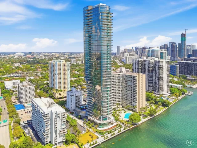 4-bedroom condo for sale in Miami - 175 SE 25th Road 3102 - MondialRealty