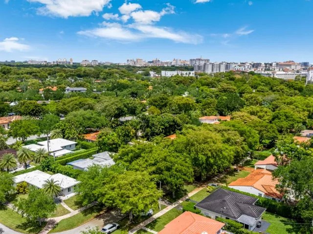 2-bedroom home for sale in Coral Gables - 466 Loretto Ave - MondialRealty