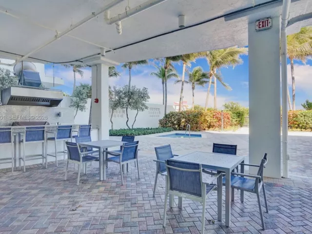 1-bedroom condo for rent in Miami Beach - 6515 Collins Ave 1604 - MondialRealty