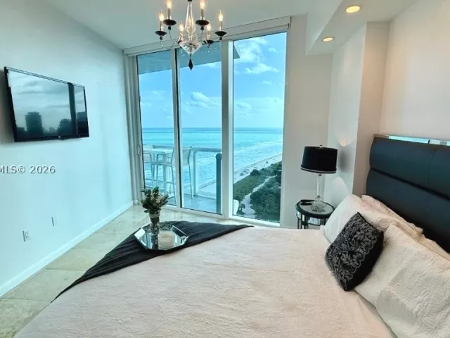 1-bedroom condo for rent in Miami Beach - 6515 Collins Ave 1604 - MondialRealty