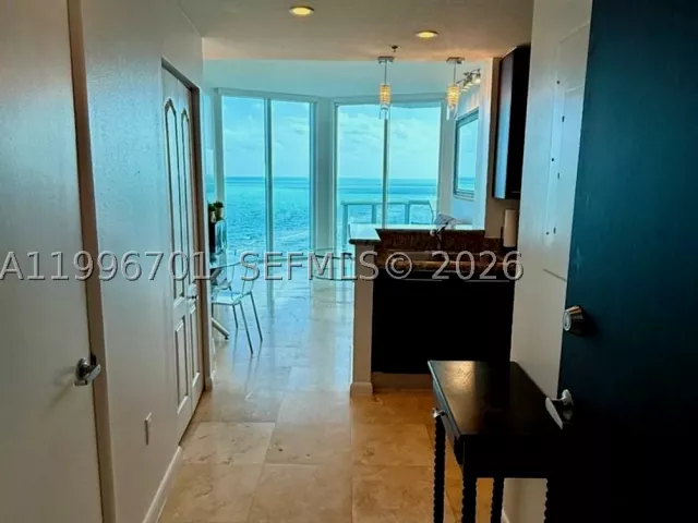 1-bedroom condo for rent in Miami Beach - 6515 Collins Ave 1604 - MondialRealty