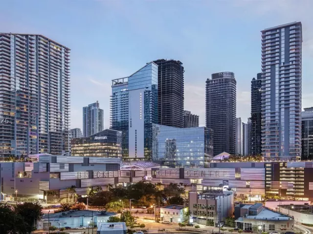 3-bedroom condo for sale in Miami - 68 SE 6th St 2104 - MondialRealty