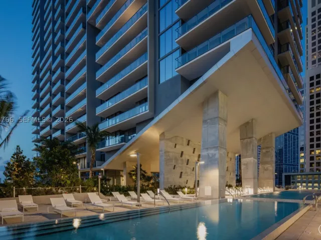 3-bedroom condo for sale in Miami - 68 SE 6th St 2104 - MondialRealty
