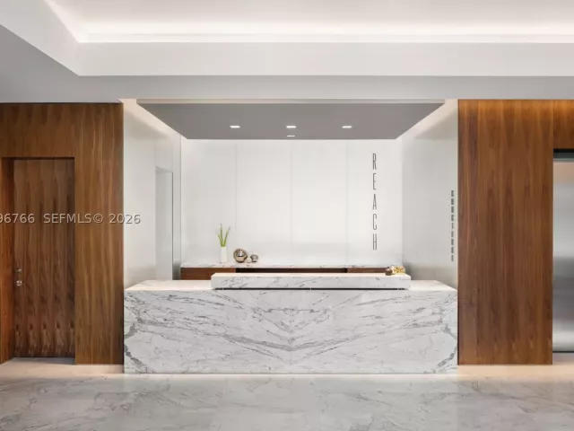 3-bedroom condo for sale in Miami - 68 SE 6th St 2104 - MondialRealty