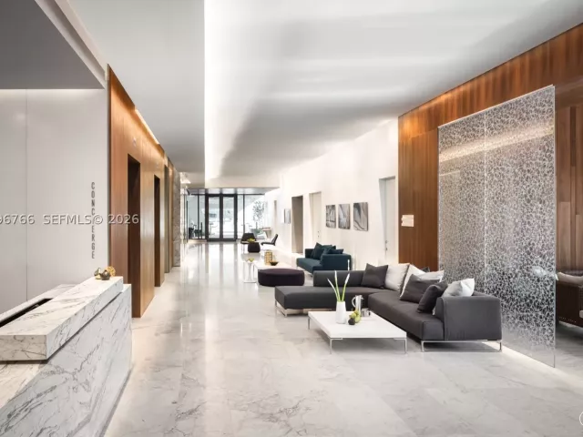 3-bedroom condo for sale in Miami - 68 SE 6th St 2104 - MondialRealty