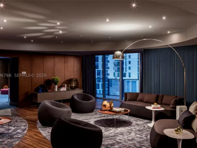 3-bedroom condo for sale in Miami - 68 SE 6th St 2104 - MondialRealty