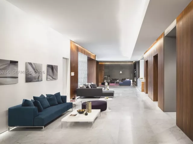 3-bedroom condo for sale in Miami - 68 SE 6th St 2104 - MondialRealty