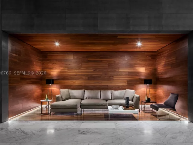 3-bedroom condo for sale in Miami - 68 SE 6th St 2104 - MondialRealty