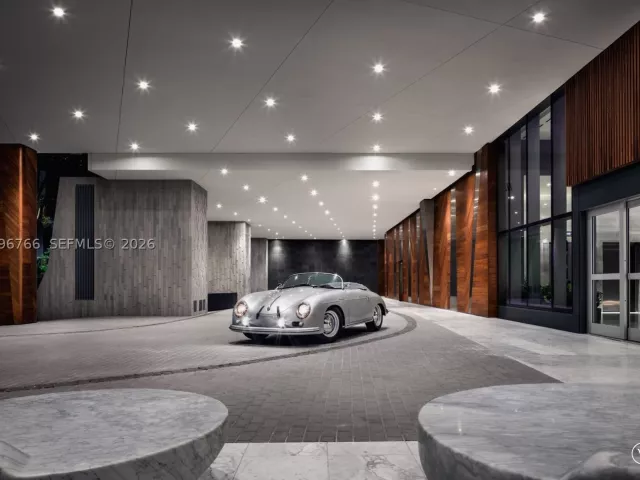 3-bedroom condo for sale in Miami - 68 SE 6th St 2104 - MondialRealty