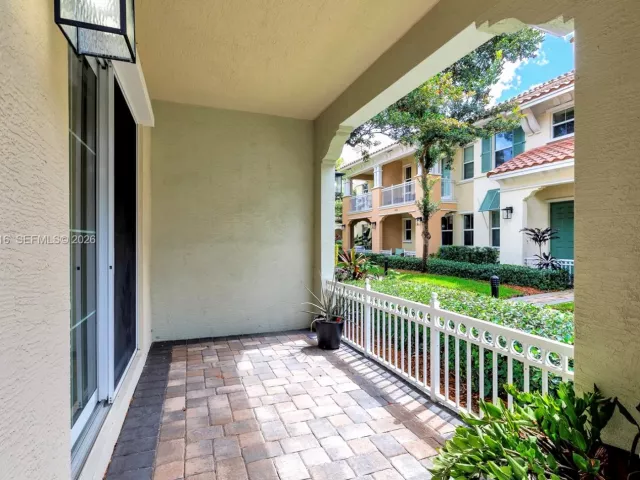 3-bedroom home for sale in Cooper City - 4308 Cascada Cir - MondialRealty