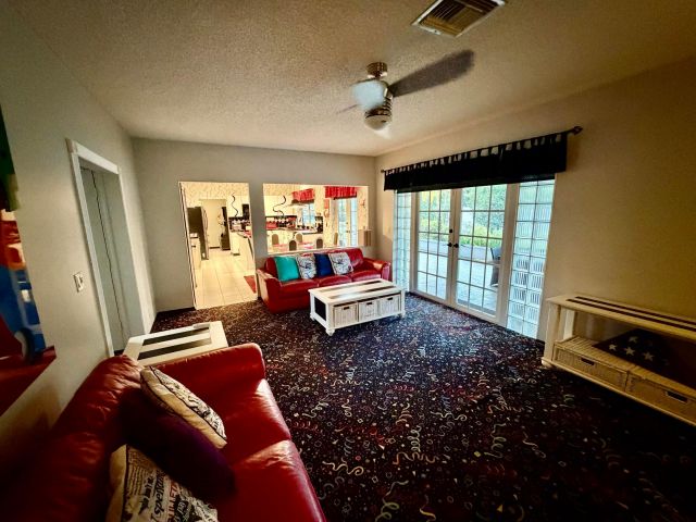 4-bedroom home for sale in Cooper City - 10319 Grove Street - MondialRealty