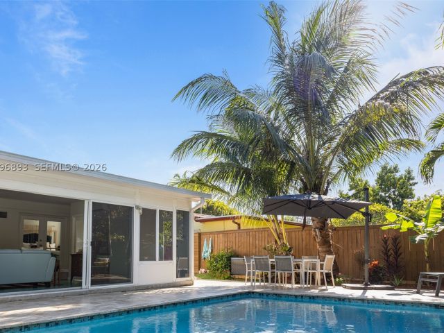 2-bedroom home for sale in Fort Lauderdale - 201 NE 16th Ct - MondialRealty