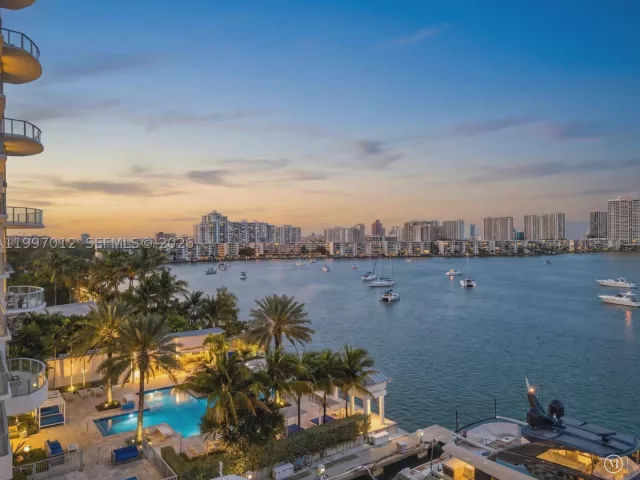 2-bedroom condo for sale in North Miami Beach - 17301 Biscayne Blvd 1401 - MondialRealty
