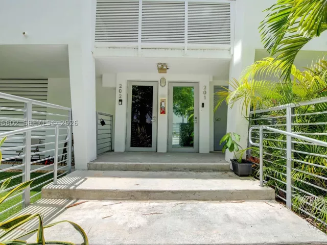 2-bedroom home for rent in Miami Beach - 1577 Bay Rd 201 - MondialRealty