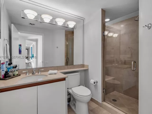 2-bedroom condo for sale in Miami Beach - 1500 Ocean Dr PH-05 - MondialRealty