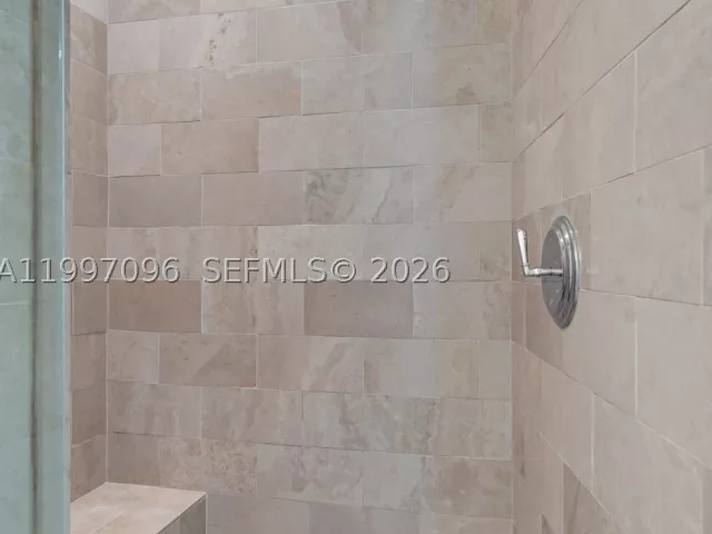 2-bedroom condo for sale in Miami Beach - 1500 Ocean Dr PH-05 - MondialRealty