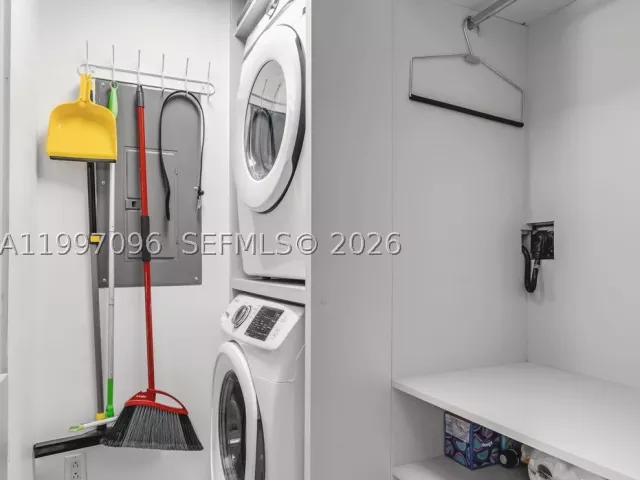 2-bedroom condo for sale in Miami Beach - 1500 Ocean Dr PH-05 - MondialRealty